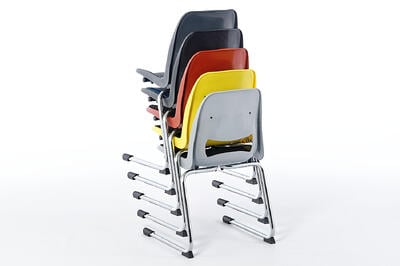 Widerstandsfähige Schulstühle mit C-Freischwinger für Klassenräume